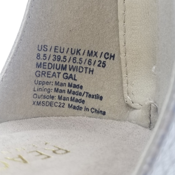 NWOT Kenneth Cole Reaction Great Gal T-Strap Wedge Sandals, Soft Gold, Size 8.5 - Picture 15 of 16